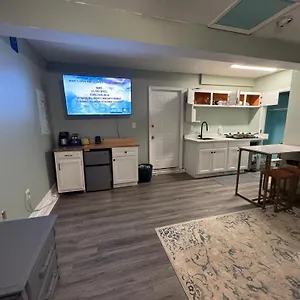  Apartment 20min To International Airport! 10min To Pnc Music! Wifi United States